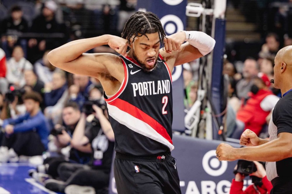  开拓者摆烂失败，意外跻身季后赛行列  