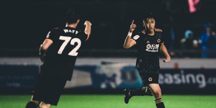  狼队边锋帽子戏法助球队大胜伯恩茅斯