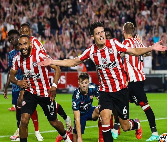  阿森纳客场憾平布伦特福德,错失缩小分差良机  